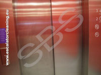 Step by Step Rulltrappsrengöring för industriell rengöring, tvättning av rulltrappor och rullband